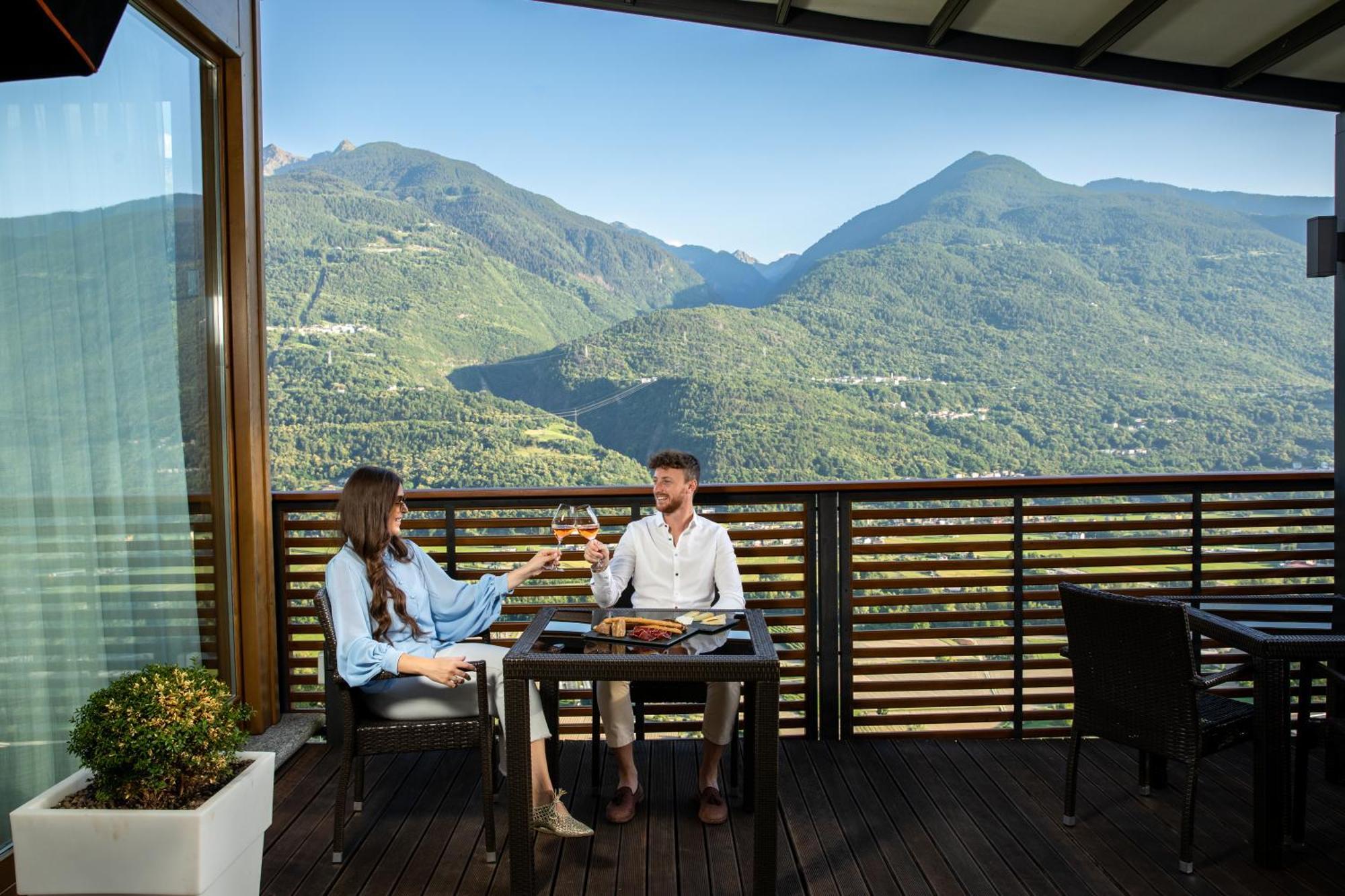 Wine Hotel Retici Balzi Poggiridenti Exteriér fotografie